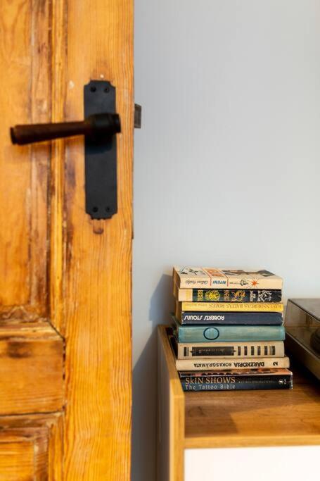 Design With Vintage Twist In Central Apartamento Riga