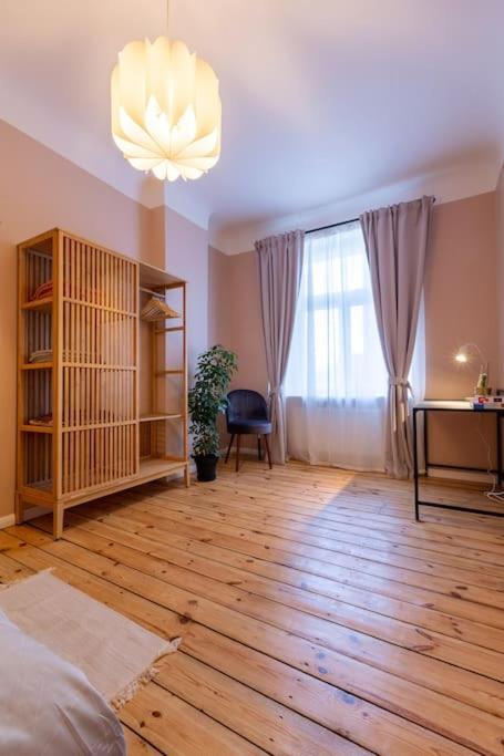 Design With Vintage Twist In Central Apartamento Riga